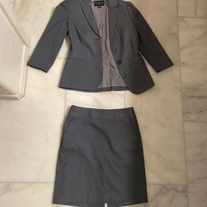 Women’s Banana Republic business suit 00P